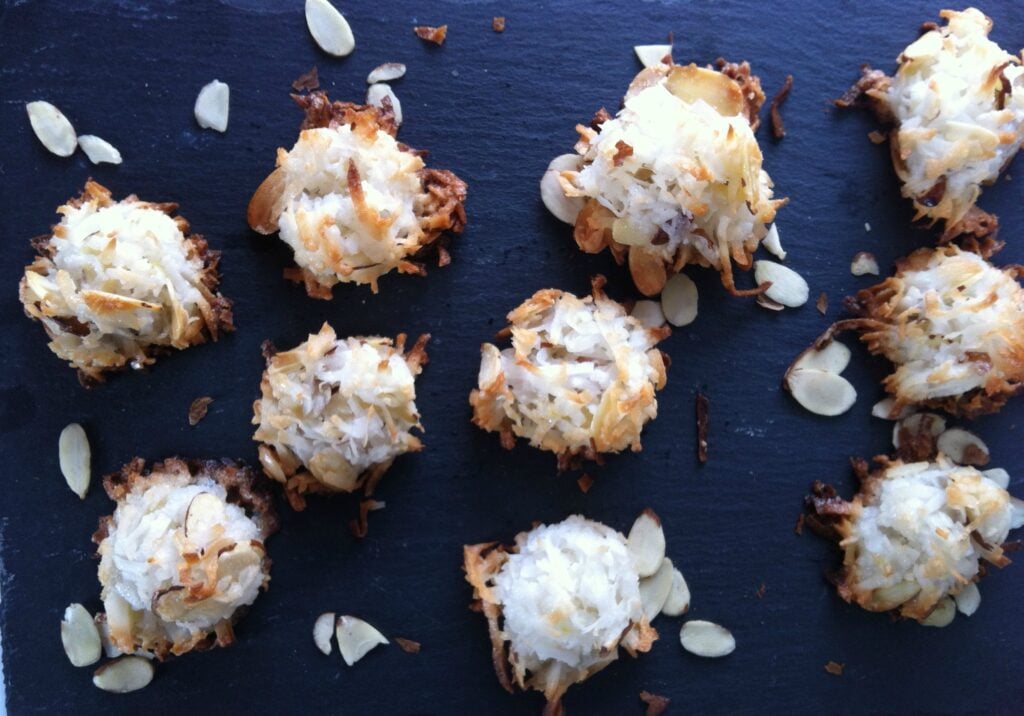 6 ingredient Lemony Almond Macaroons