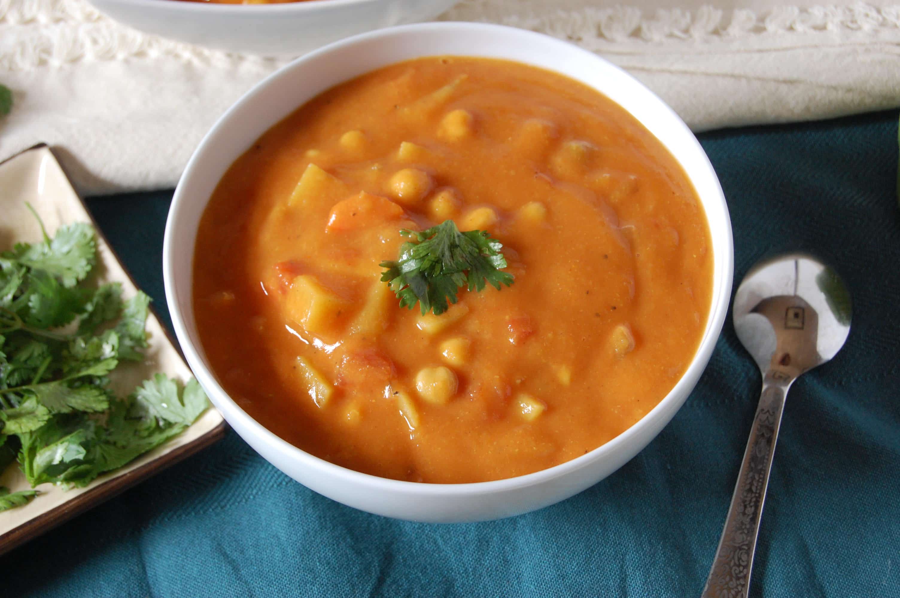 Сколько гороха в гороховый суп. Chickpea Soup. Hearty Spinach and Chickpea Soup. Indian Soup.