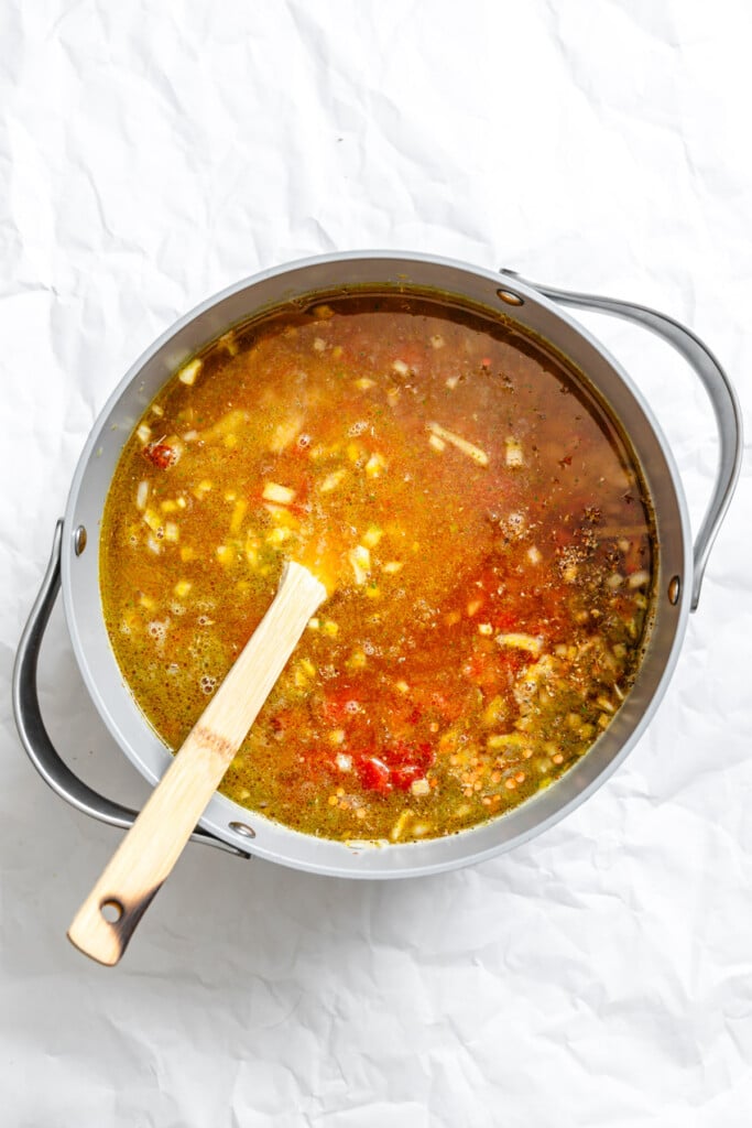 Lentil Bean Chili in a pot 