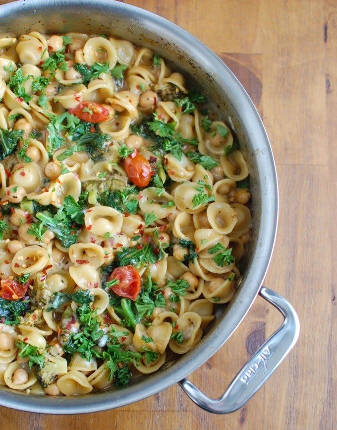 One Pot Chickpea Kale Pasta Recipe with tomatoes. 
