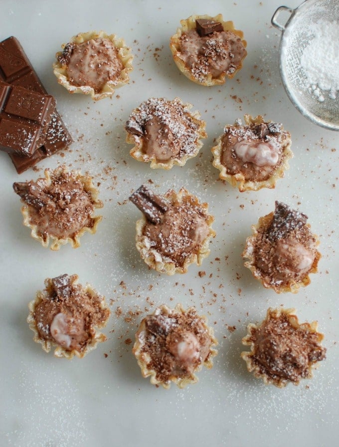 3 Ingredient Chocolate Strawberry Greek Yogurt Bites - dessert