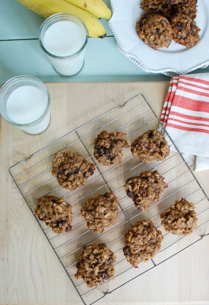 Banana Muesli Breakfast Cookies - a healthy snack