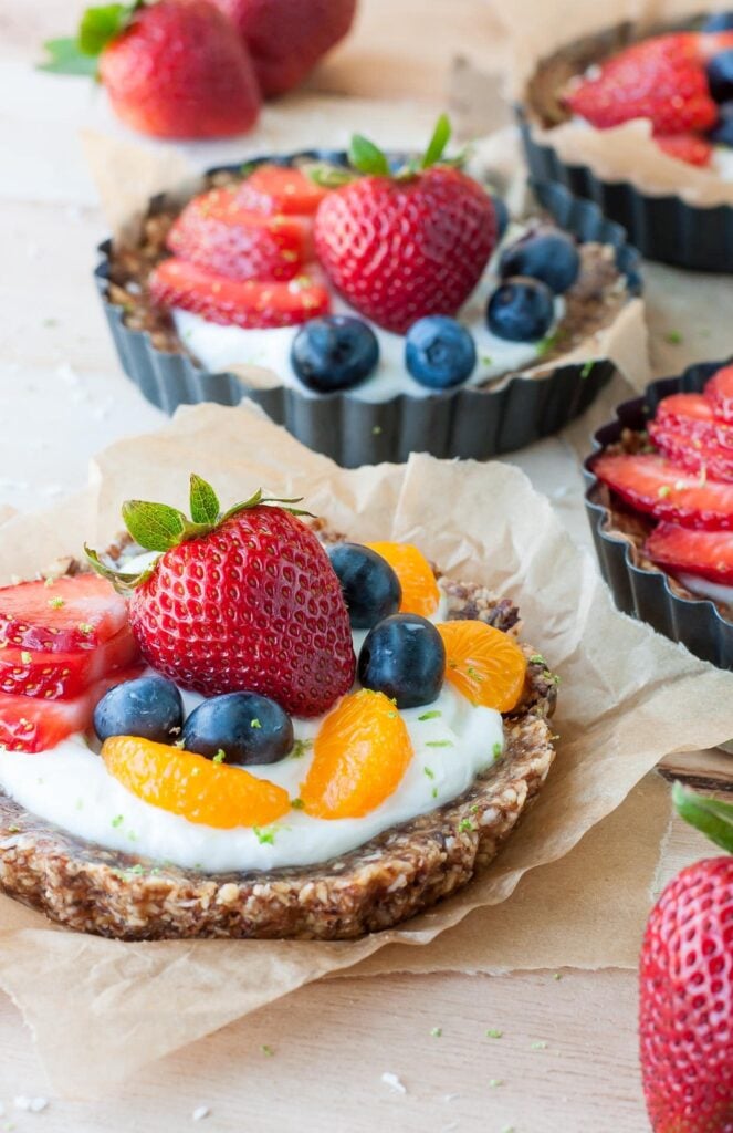 easy-no-bake-coconut-lime-fruit-yogurt-tarts-recipe-PEASandCRAYONS-3441