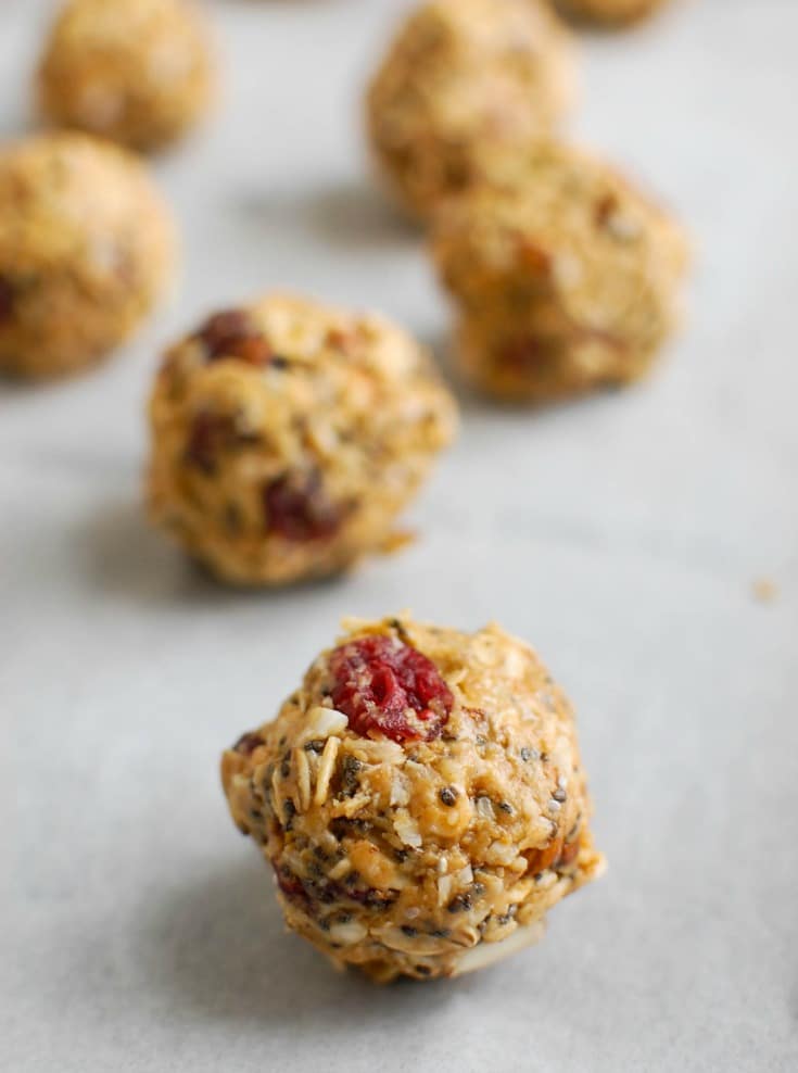 Cranberry Almond Energy Bites are a no-bake energy bite that are easy to make and even easier to throw in your bag for a quick, healthy snack or treat. Oats, chopped almonds, dried cranberries, almond butter, honey, chia seeds and cinnamon are mixed together to create a sweet, delicious bite. 