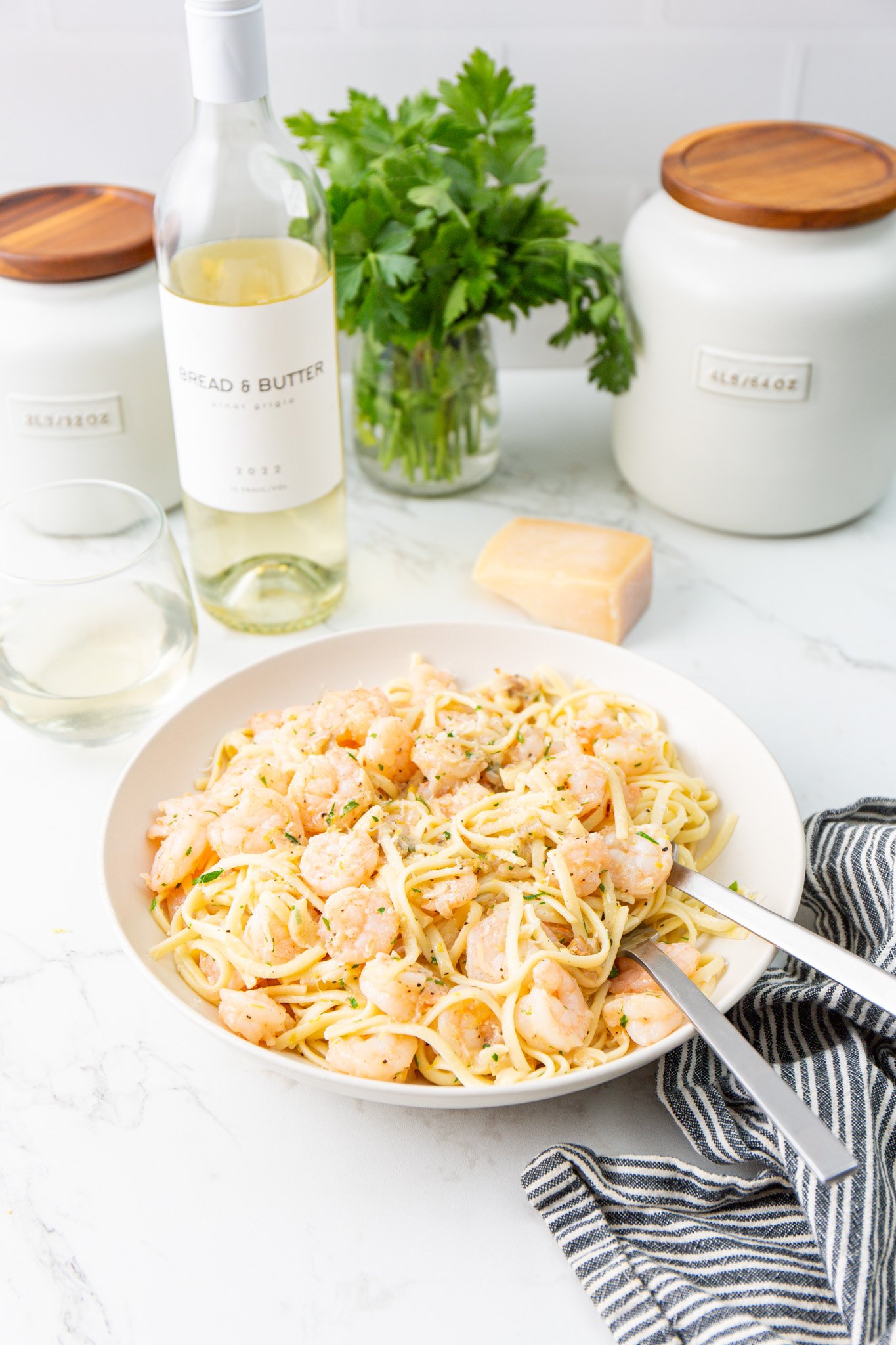 Lemon Garlic Shrimp Pasta with white wine. 