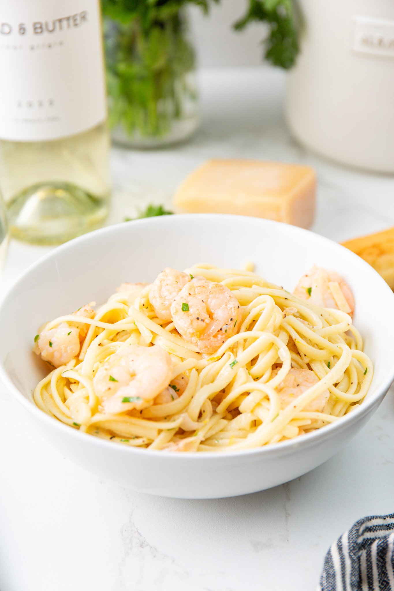 Lemon Garlic Shrimp Pasta with white wine. 
