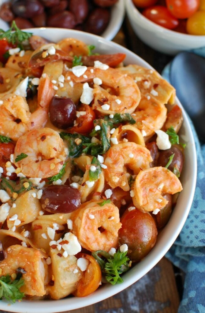  One Pot Mediterranean Shrimp Pasta is an easy one pot meal mixing shrimp with your favorite Mediterranean ingredients, pasta and a creamy roasted red pepper sauce. Shrimp pairs nicely with the fresh tomatoes, artichokes, kalamata olives, spinach and is topped with a creamy roasted red pepper sauce.  