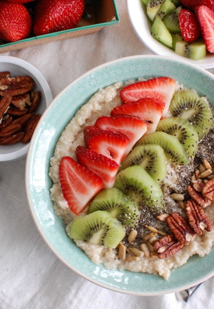 Start your day with a Strawberry Kiwi Chia Seed Oat Bran Bowl packed with fiber, grains and a delicious combination of strawberry and kiwi. This oat bran bowl can be eaten cold or warm and you can top it with your favorite ingredients. 