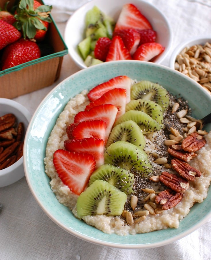 Start your day with a Strawberry Kiwi Chia Seed Oat Bran Bowl packed with fiber, grains and a delicious combination of strawberry and kiwi. This oat bran bowl can be eaten cold or warm and you can top it with your favorite ingredients. 