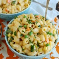 Instant Pot Vegetable Mac and Cheese in blue bowl