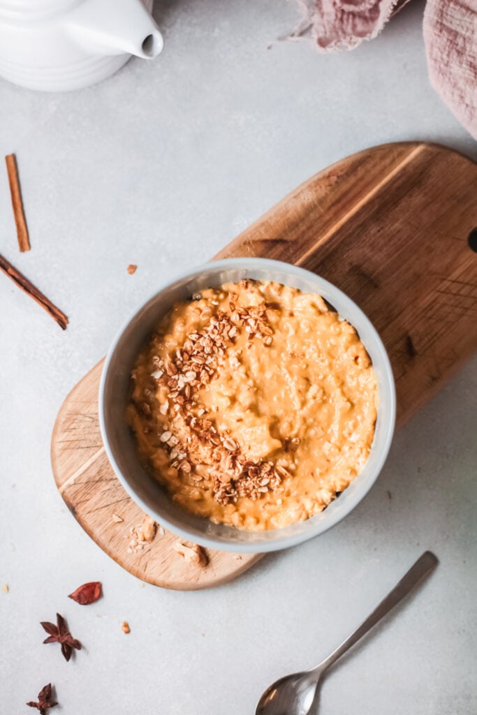 Easy Pumpkin Oatmeal on wood board