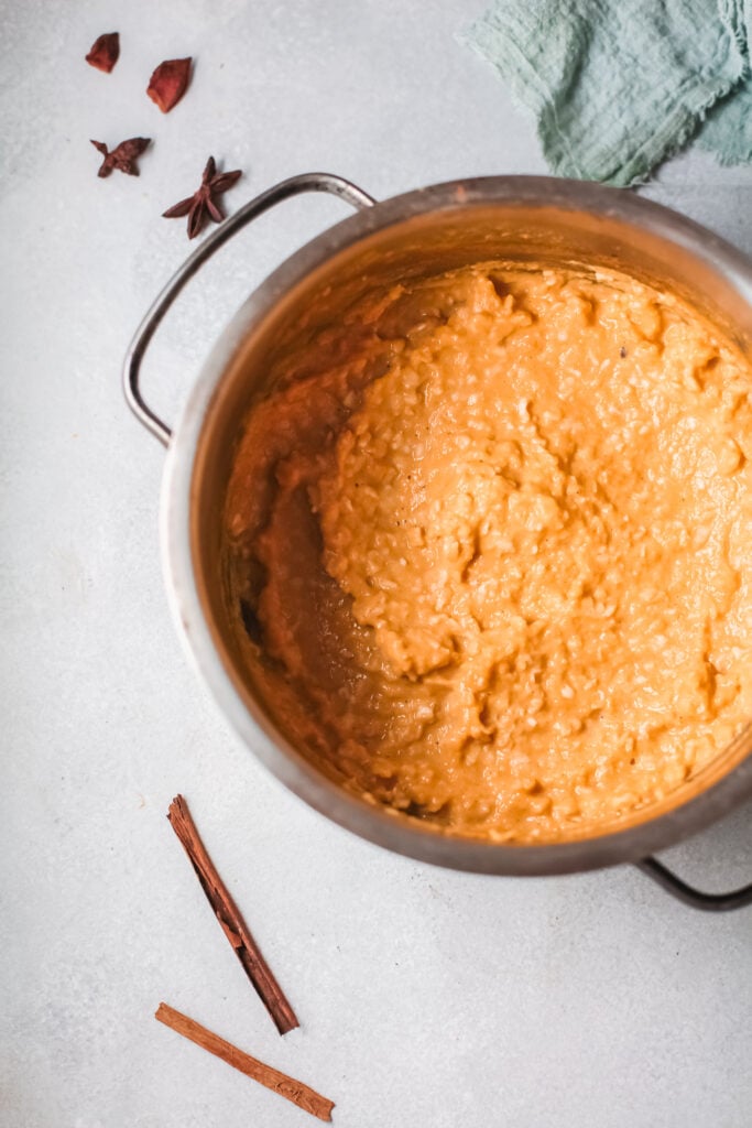 Easy Pumpkin Oatmeal in big pot