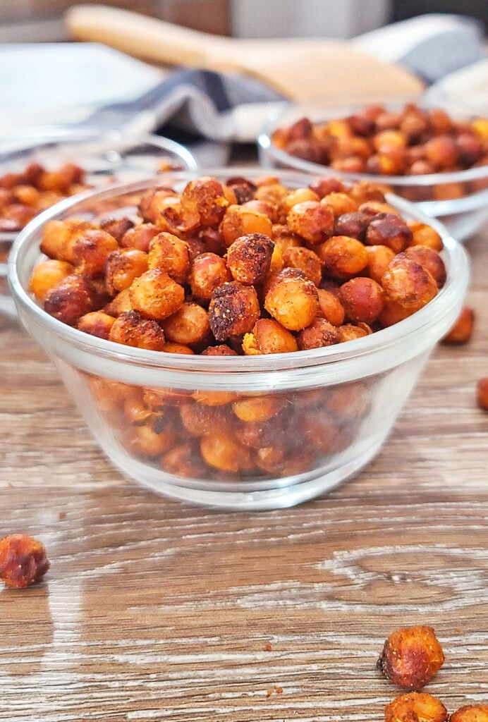 Air Fryer Chickpeas in bowl 