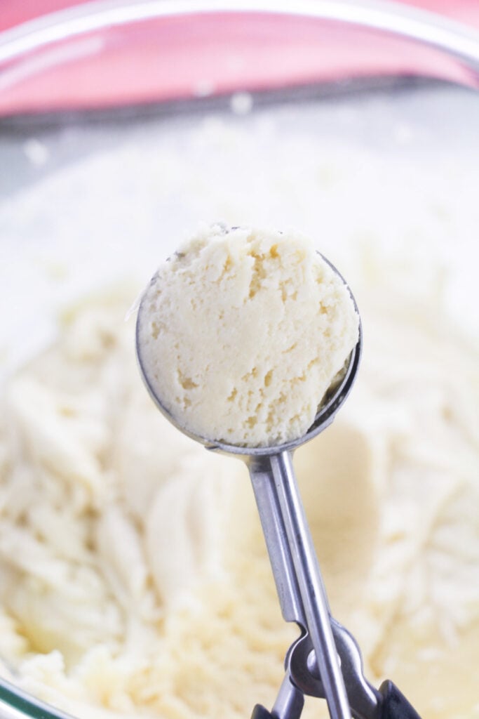 Easy Cake Mix Sugar Cookies cookie scoop
