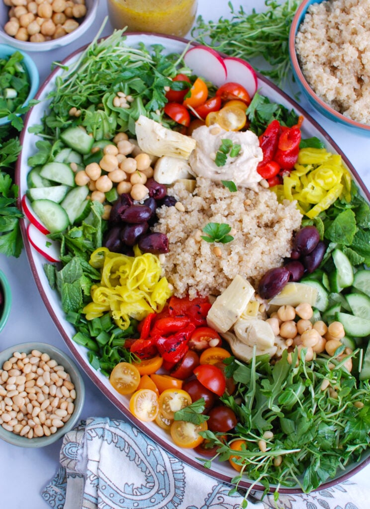 Greek Quinoa Bowl with artichokes 
