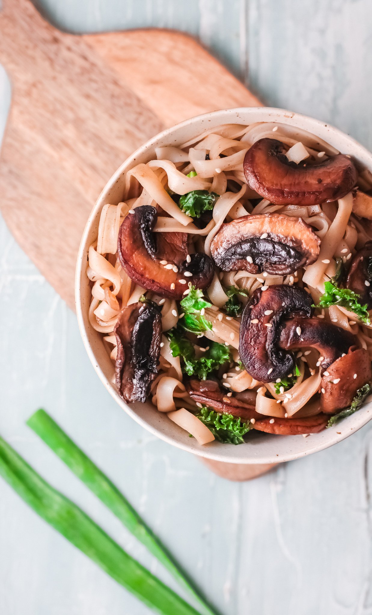 Easy Korean Noodles Recipe with green onions. 