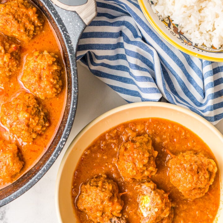 Albondigas en Chipotle in a bowl.