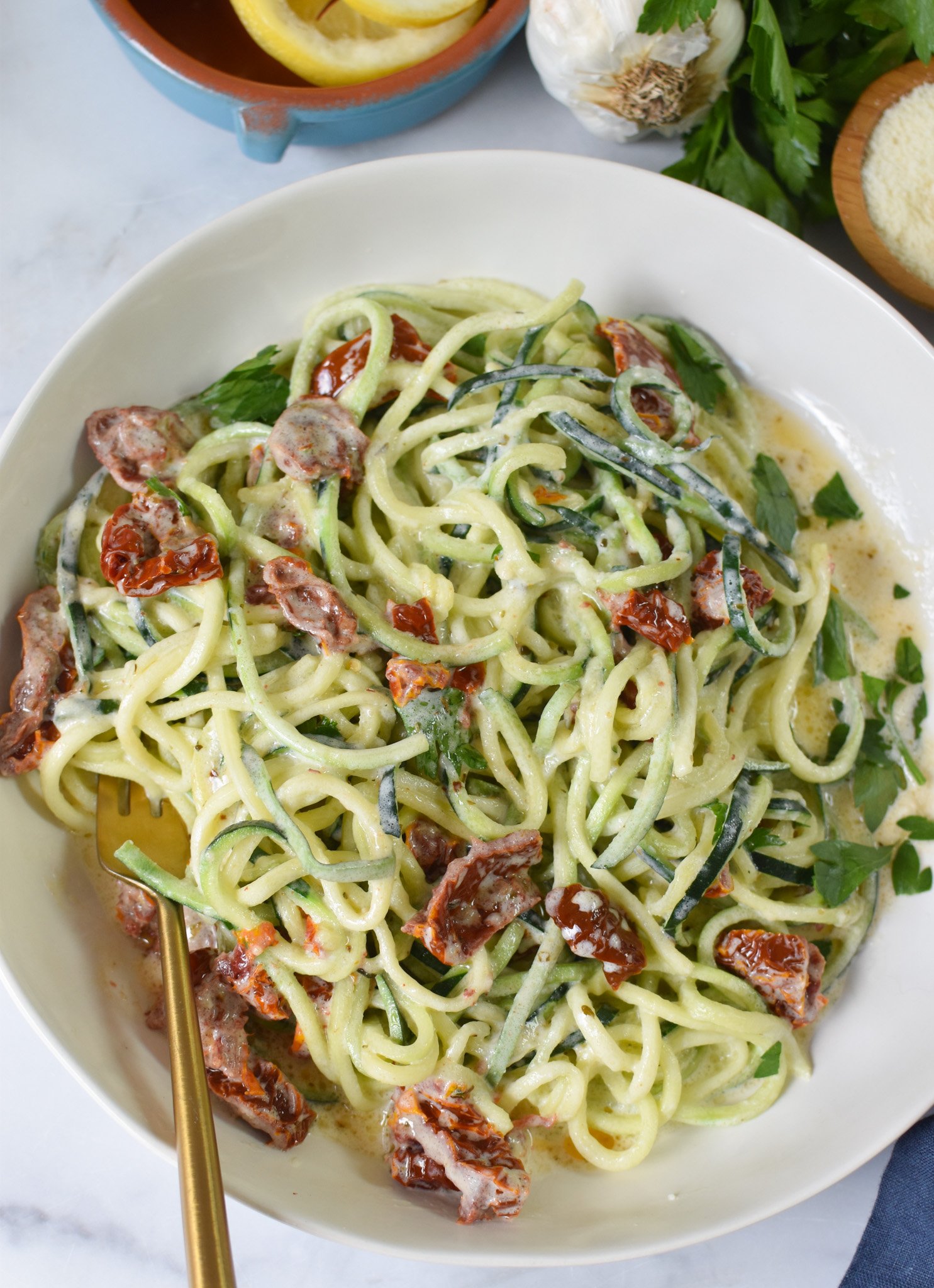 Alfredo Zoodles Recipe with sun-dried tomatoes. 