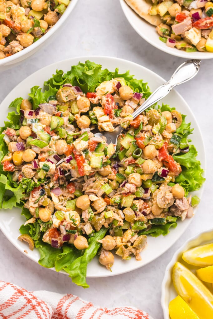 Mediterranean Tuna and Chickpea Salad with lettuce 