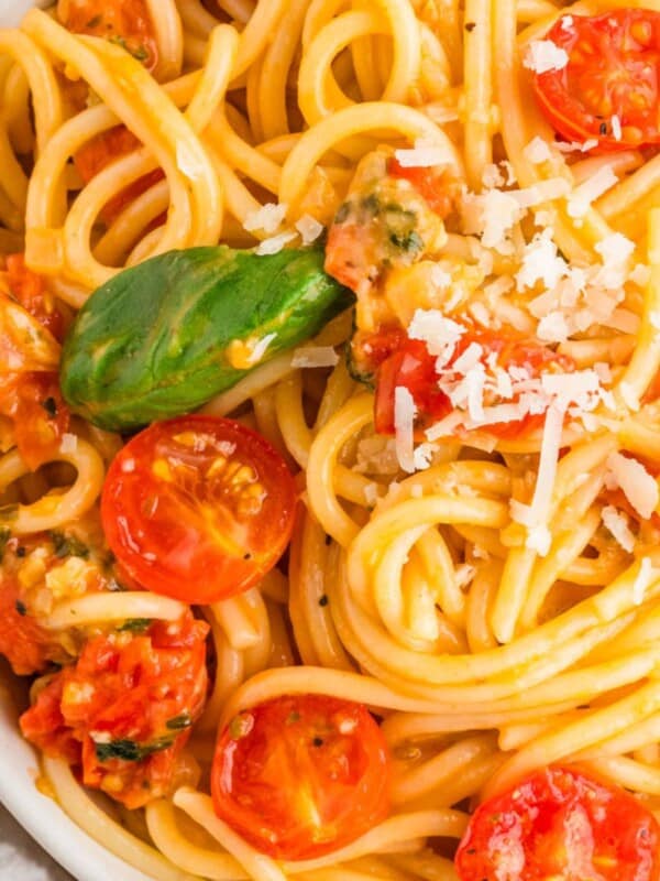 Cherry Tomatoes and Basil Pasta